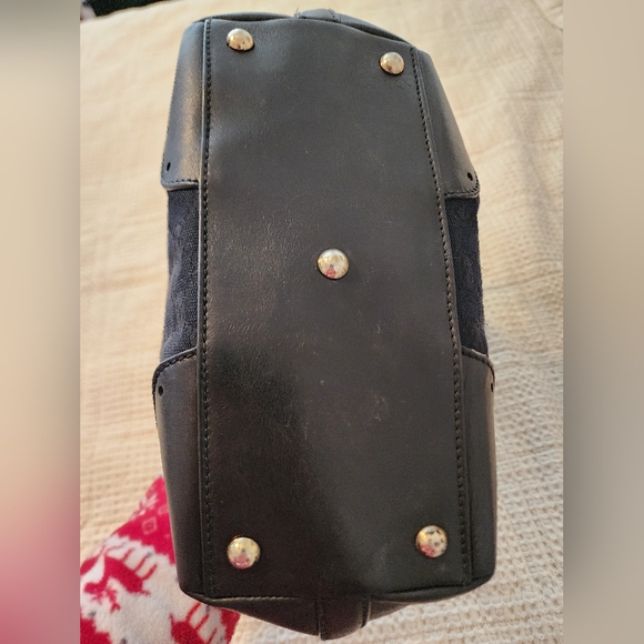 Authentic Gucci Large Size Black Handbag/Tote Bag Gold Hardware Excellent Cond - Picture 8 of 16